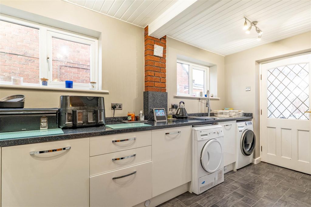 Property photo 2 of 18 Kitchen