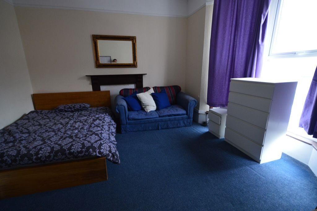 Property photo 2 of 6 Bedroom Picture.Jpg