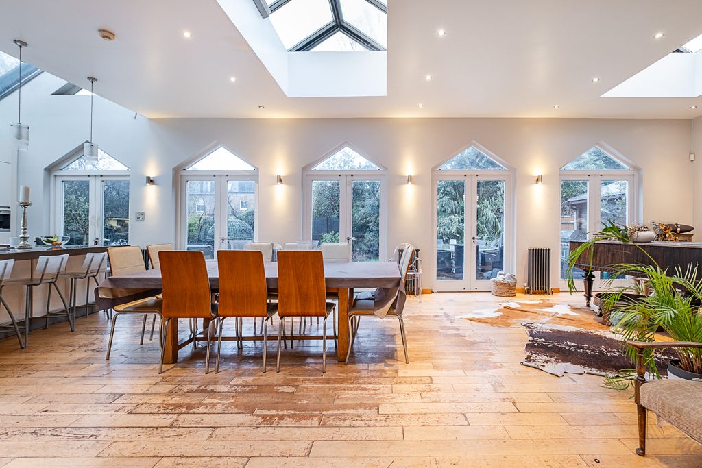 Property photo 3 of 19