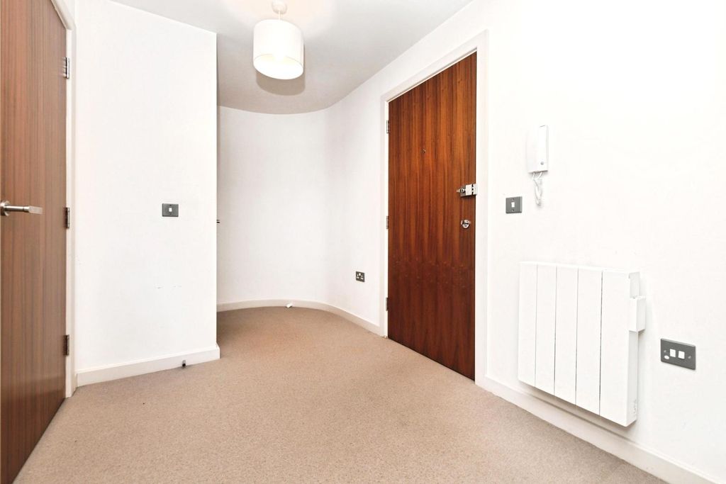 Property photo 2 of 11 Pbox-Img.Jpg