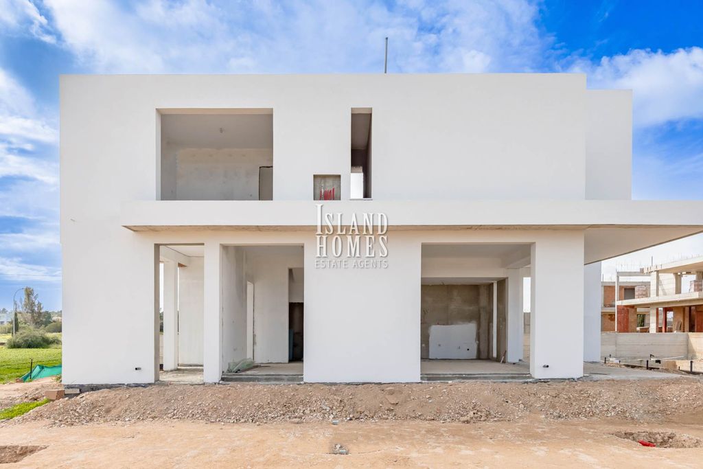 Property photo 2 of 21