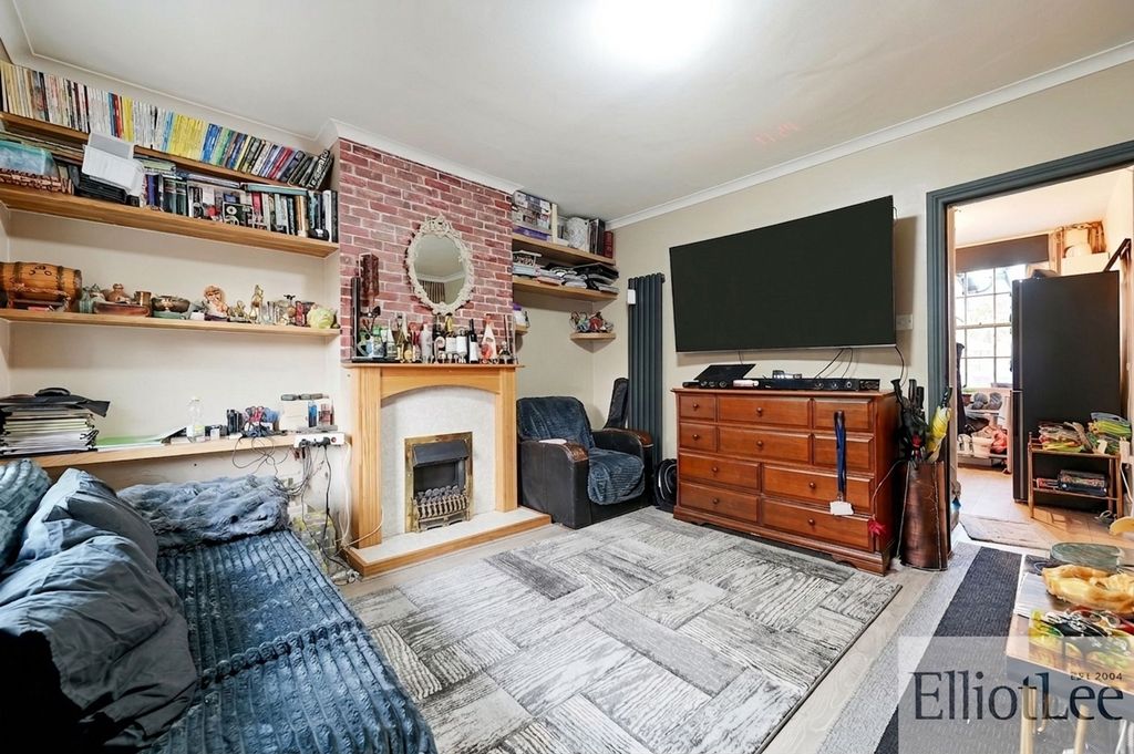 Property photo 3 of 8