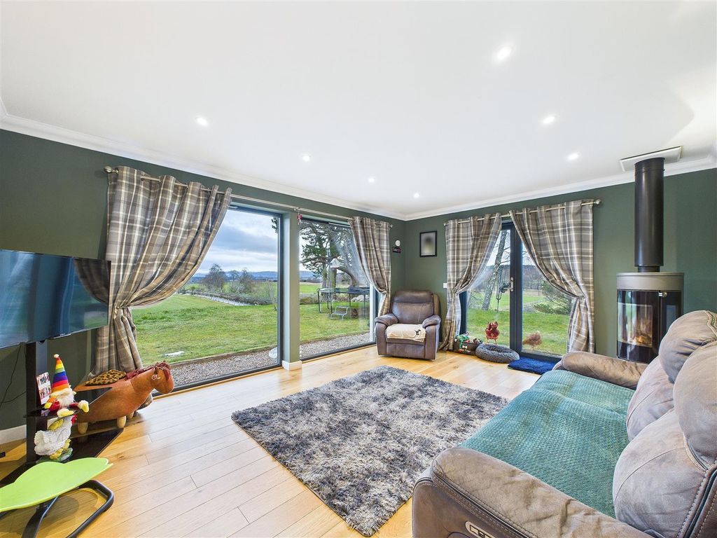 Property photo 2 of 30 Sitting Room