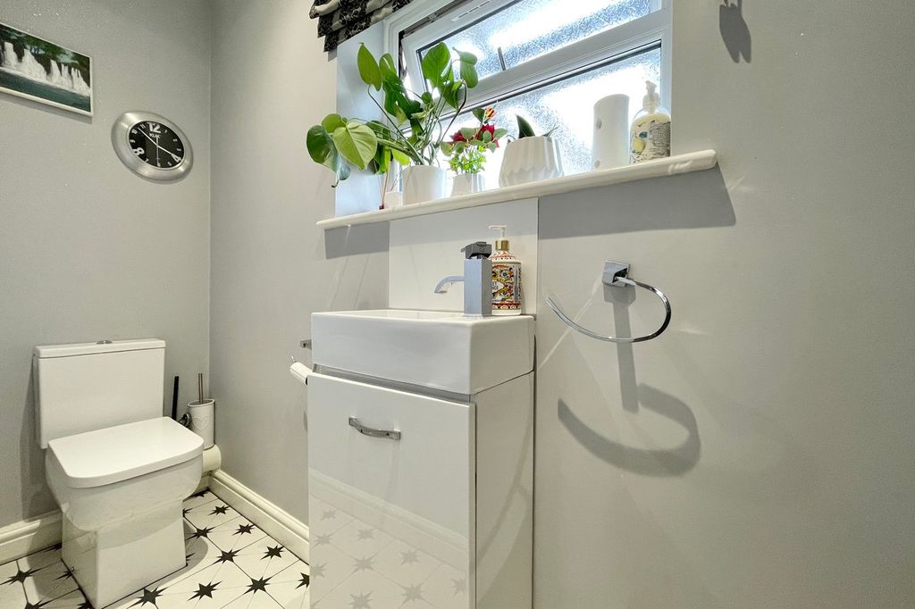 Additional image 16 of 5 bed detached house for saleWoodcot Gardens, Farnborough GU14