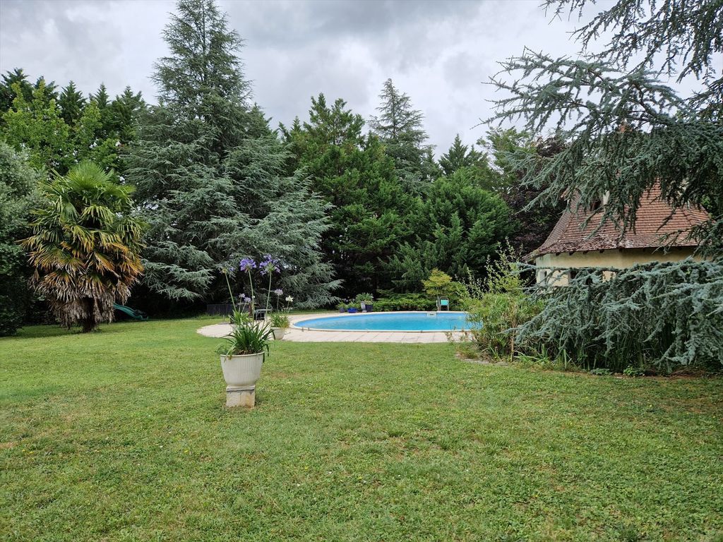Property photo 2 of 27