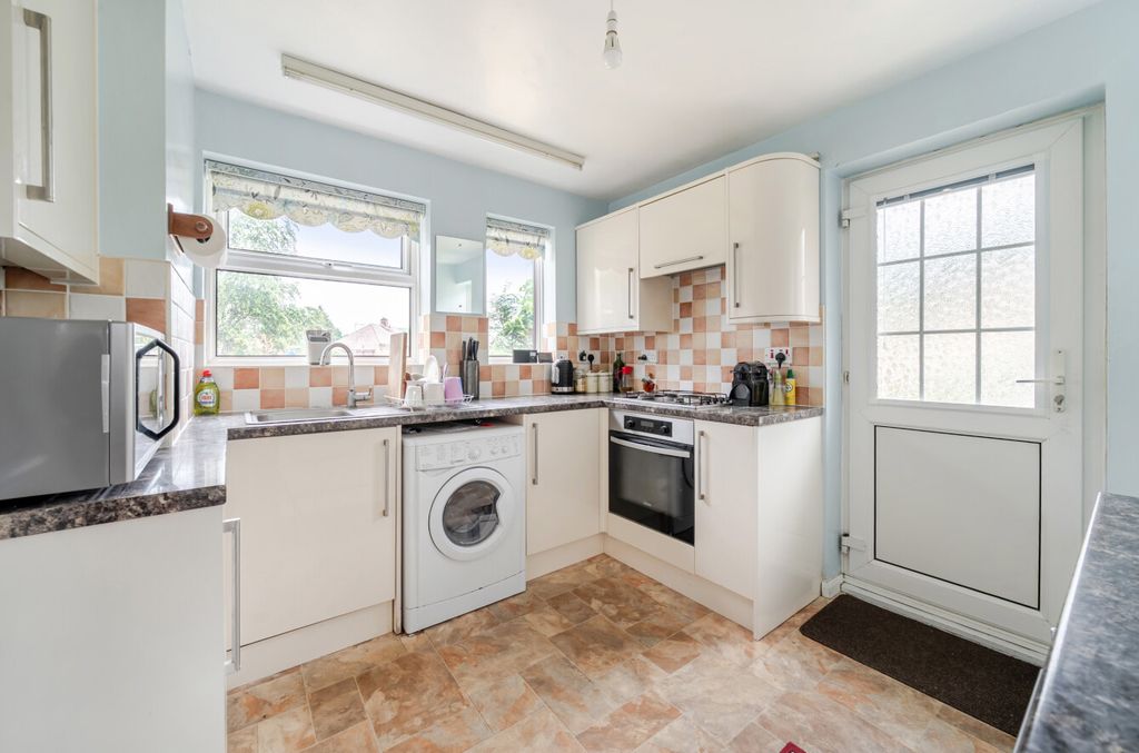 Property photo 3 of 12 1445763-10-6A22Bc...