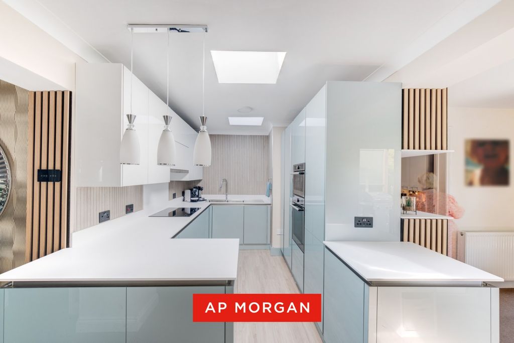 Property photo 2 of 39 Picture No. 18