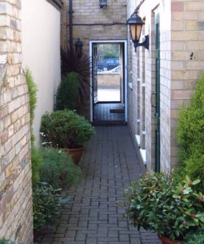 Property photo 2 of 8 Courtyard