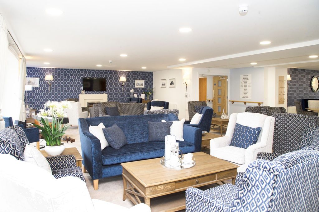 Property photo 2 of 12 Communal Lounge