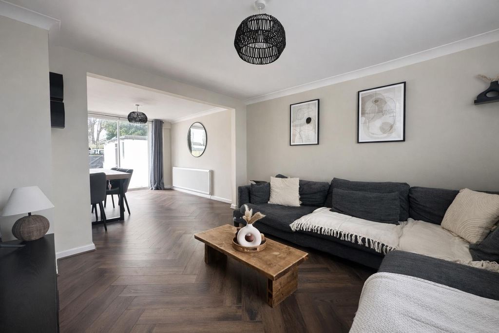 Property photo 2 of 11 Lounge/Diner.Png