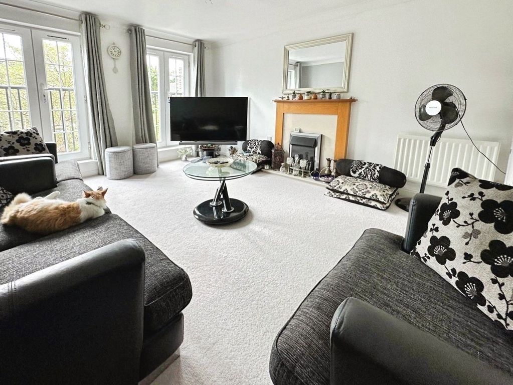 Property photo 2 of 16 Picture No. 13
