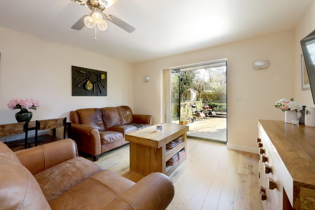 Property photo 3 of 12 Picture No. 10