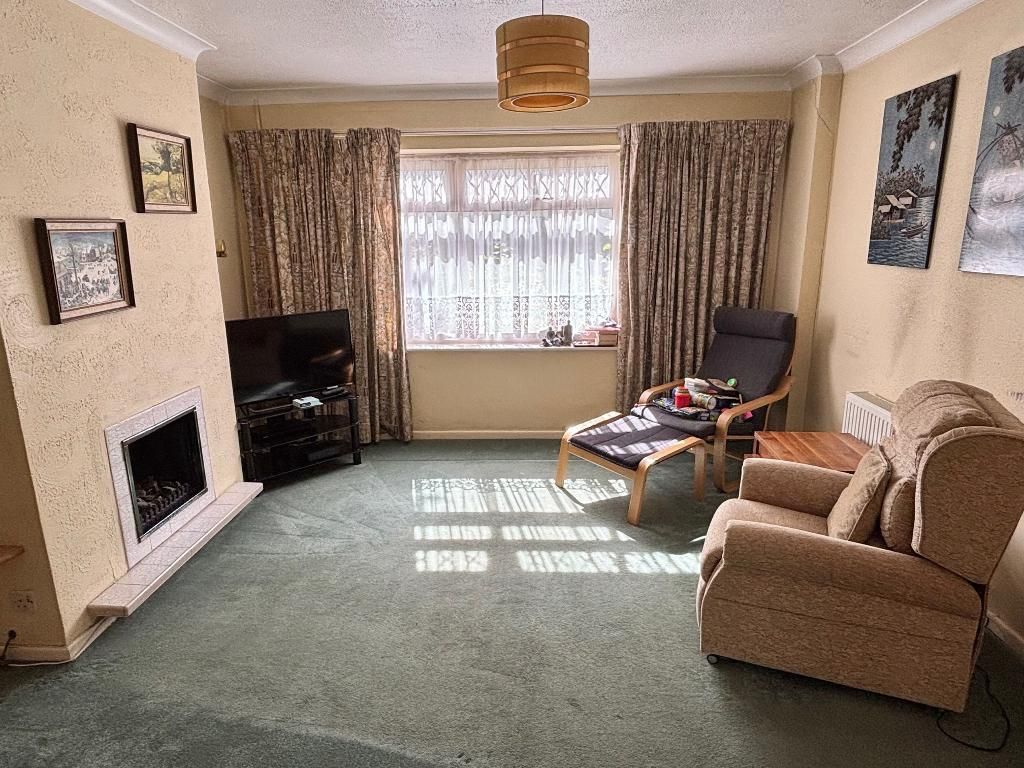 Property photo 2 of 17 Lounge 1