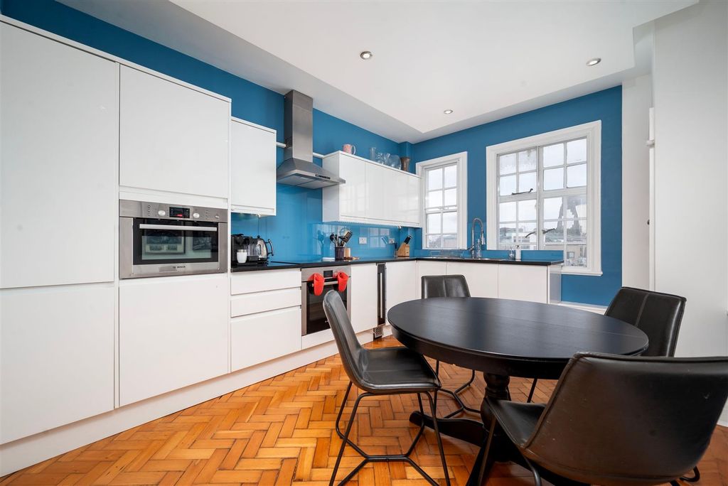 Property photo 2 of 11 Kitchen - Chiltern Court.Jpeg