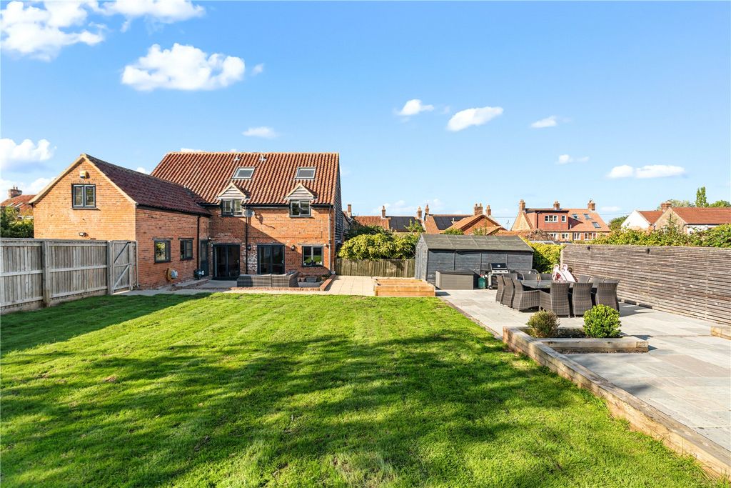 Property photo 1 of 18 Rear Garden