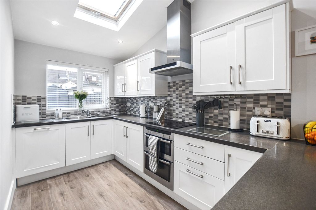 Property photo 3 of 18 Kitchen