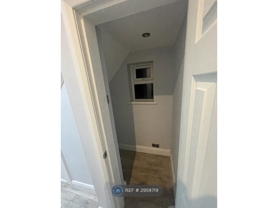 Property photo 3 of 11 Pantry