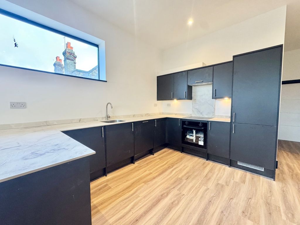 Property photo 2 of 7 Picture 2