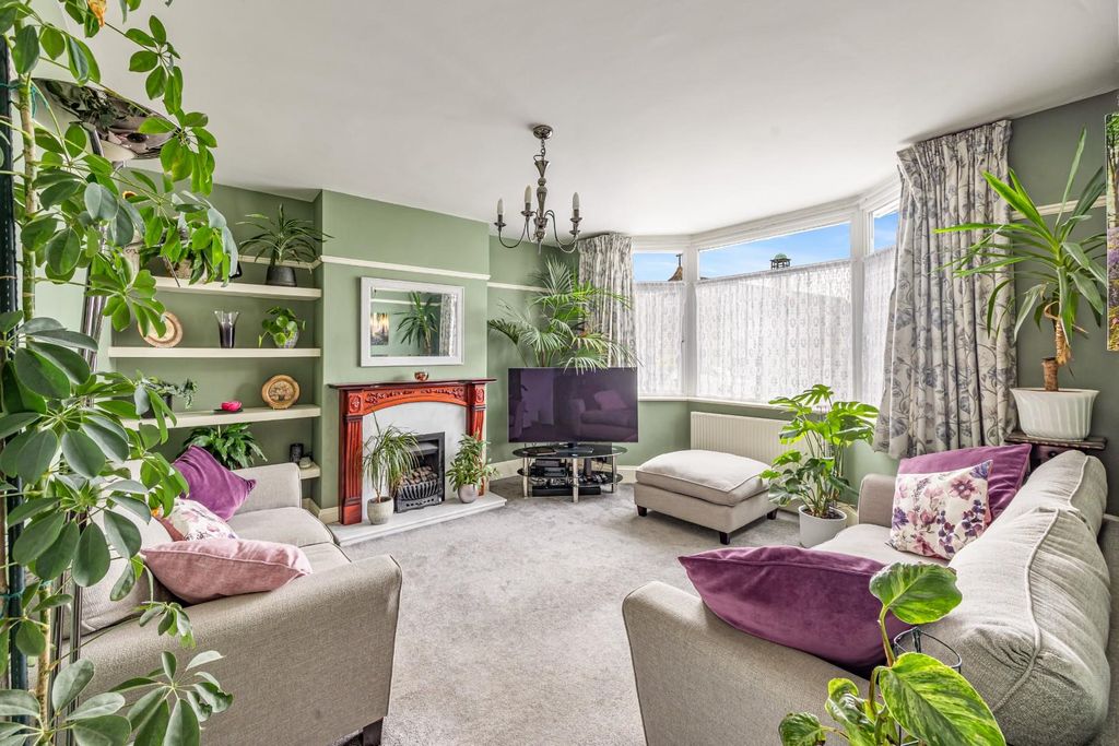 Property photo 2 of 33