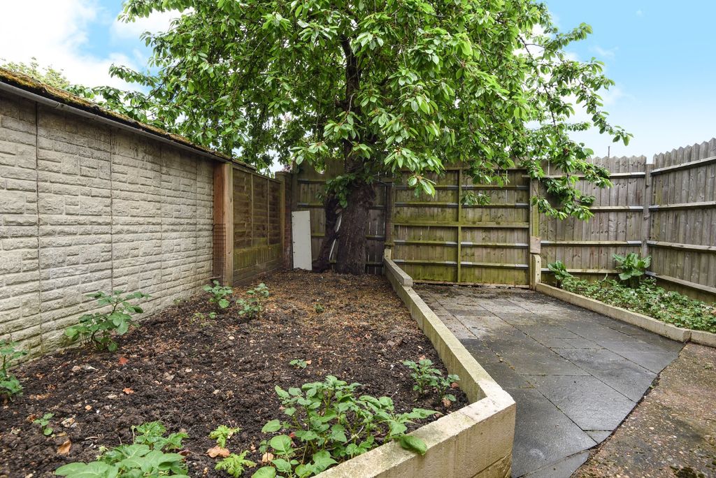 Property photo 2 of 8 Picture No. 12
