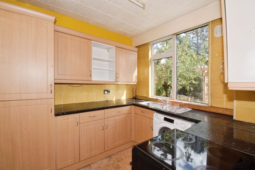 Property photo 3 of 17 Kitchen