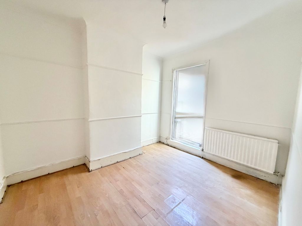 Property photo 3 of 9 Dining Room