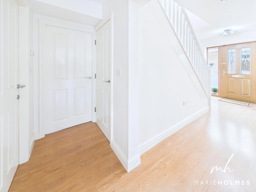 Property photo 3 of 27 Entrance Hallway