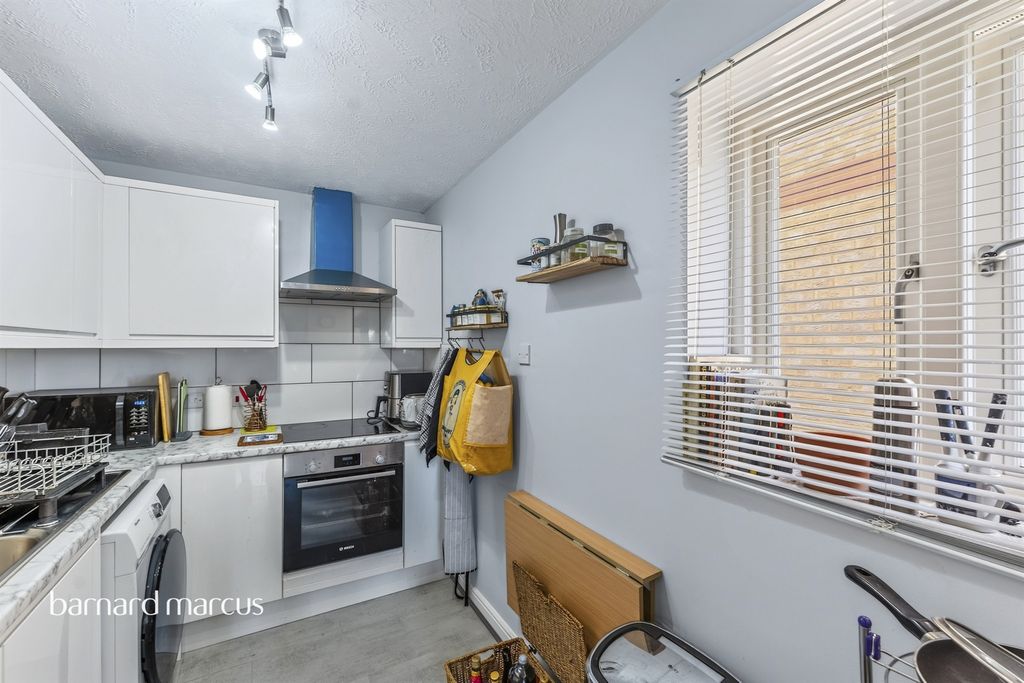 Property photo 3 of 20