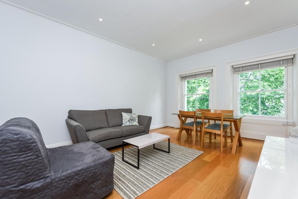 Property photo 1 of 9 5, 72 Cornwall Gardens Recp 3 .Jpg