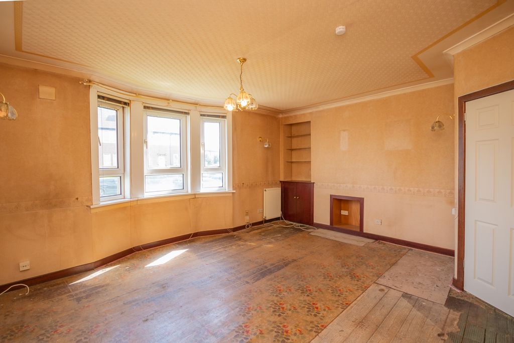 Property photo 2 of 16 Lounge