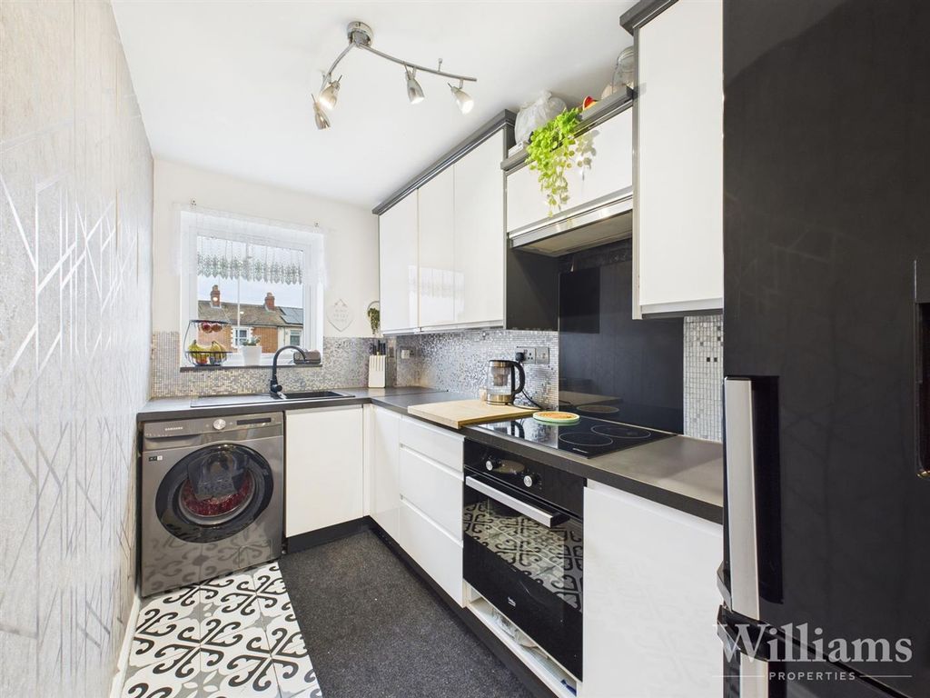 Property photo 3 of 9 Cam02861G0-Pr0506-Still011.Jpg