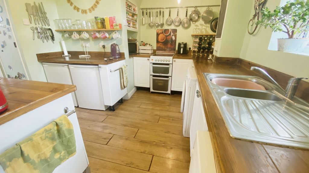 Property photo 2 of 13 Kitchen