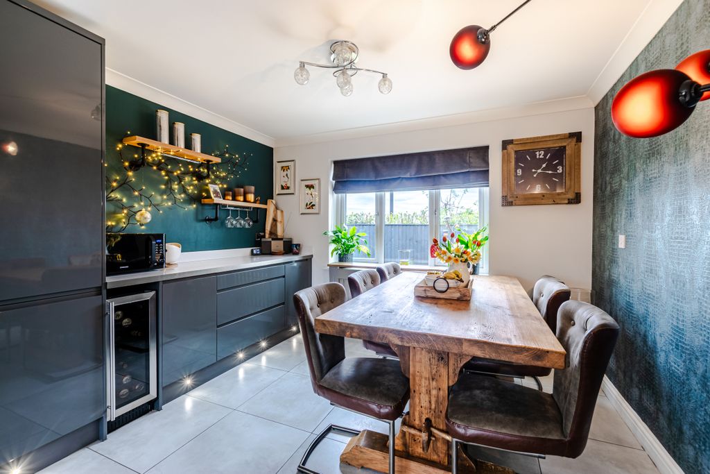 Property photo 2 of 47 Kitchen2