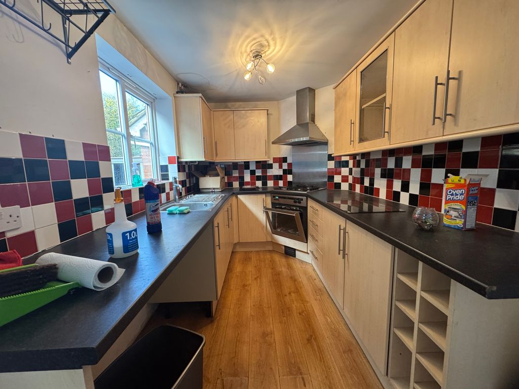 Property photo 2 of 12 Image