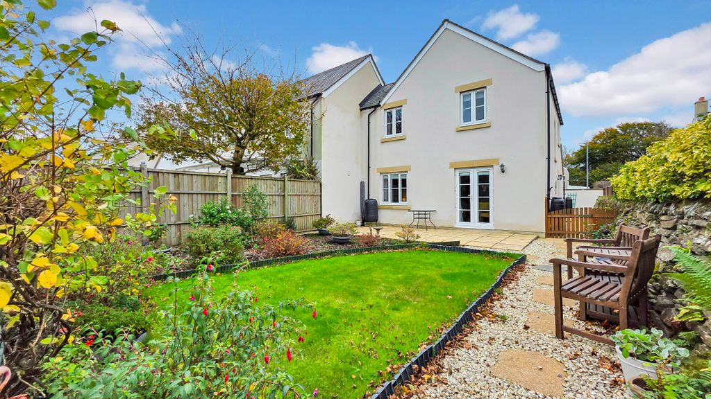 Property photo 2 of 21