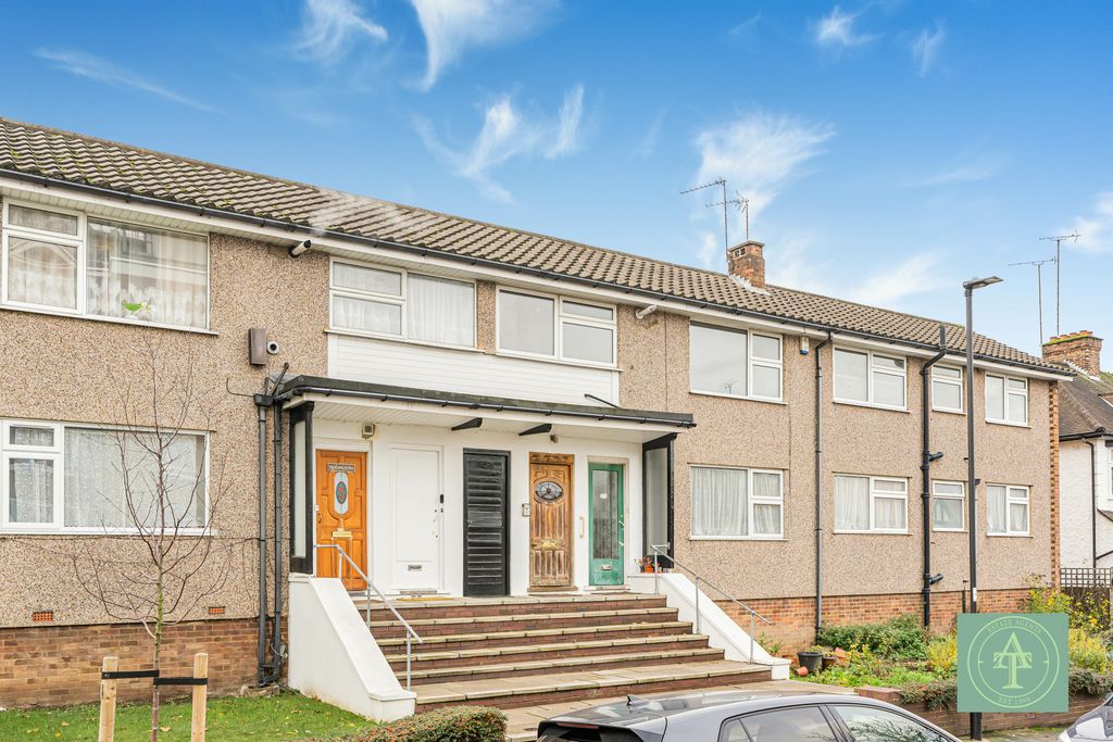 Property photo 1 of 17 Two Bedroom First Floor Maisonette