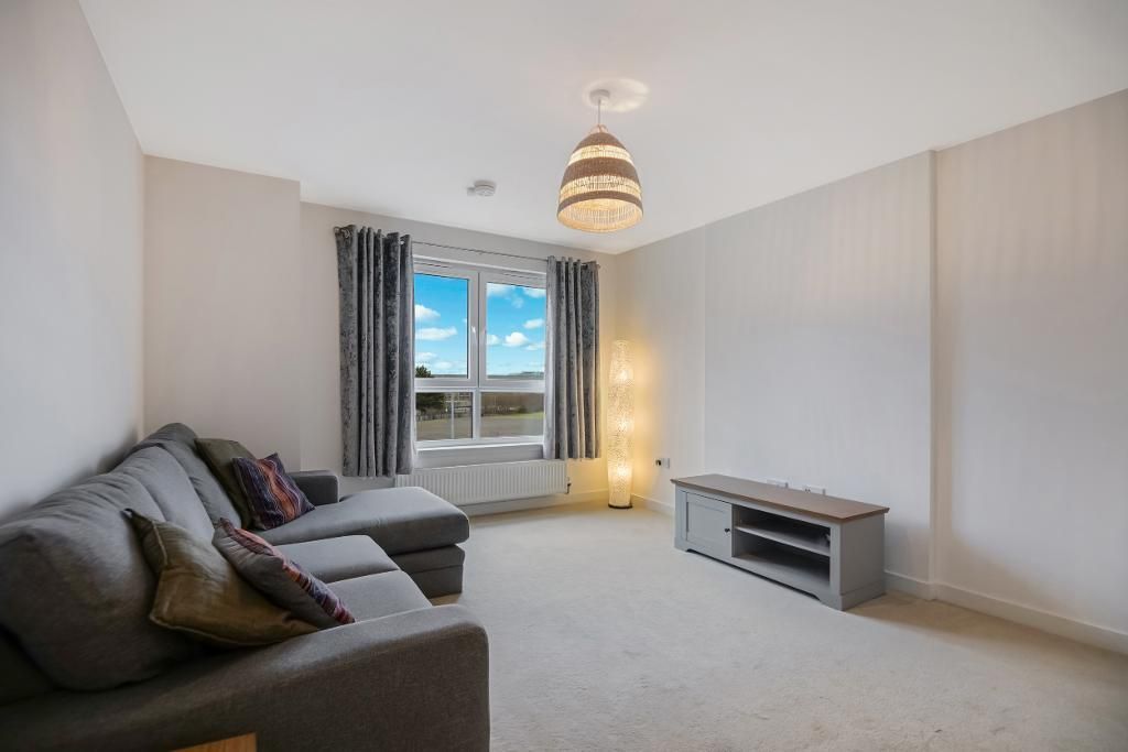 Property photo 2 of 19 Living Room/ Kitchen