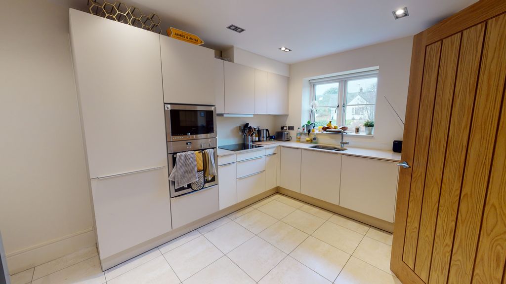 Property photo 3 of 24