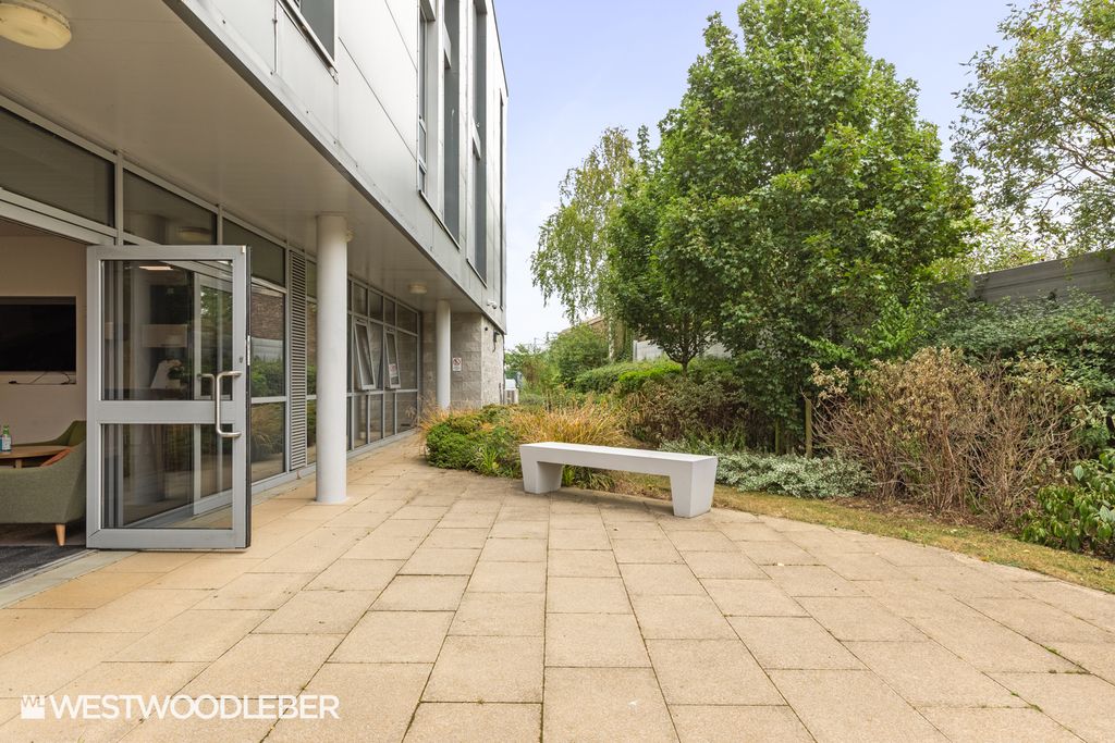 Property photo 2 of 5 Hoddesdonbusinesscentre_11