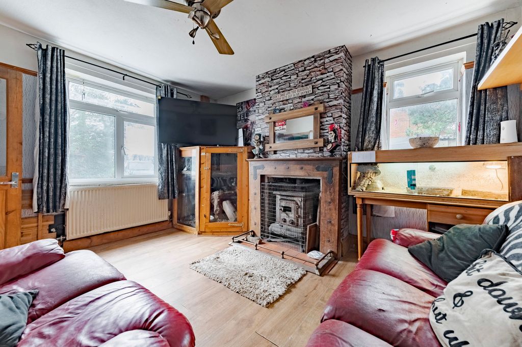 Property photo 3 of 28