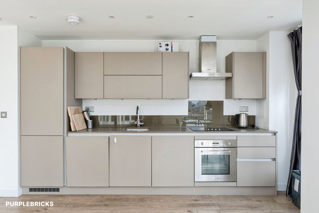 Property photo 3 of 17 Kitchen