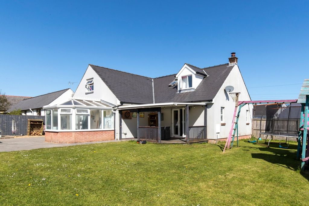 Property photo 2 of 35
