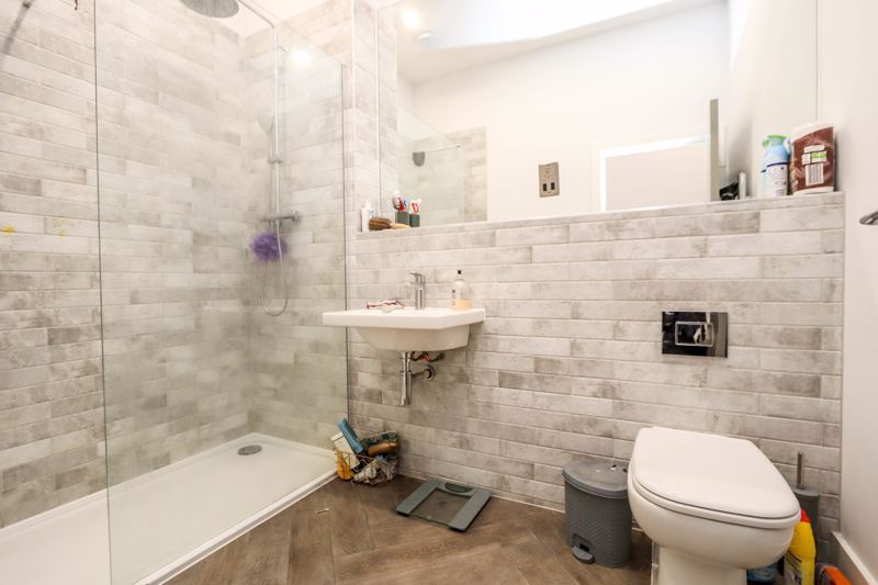 Property photo 3 of 4 Communal Shower Room