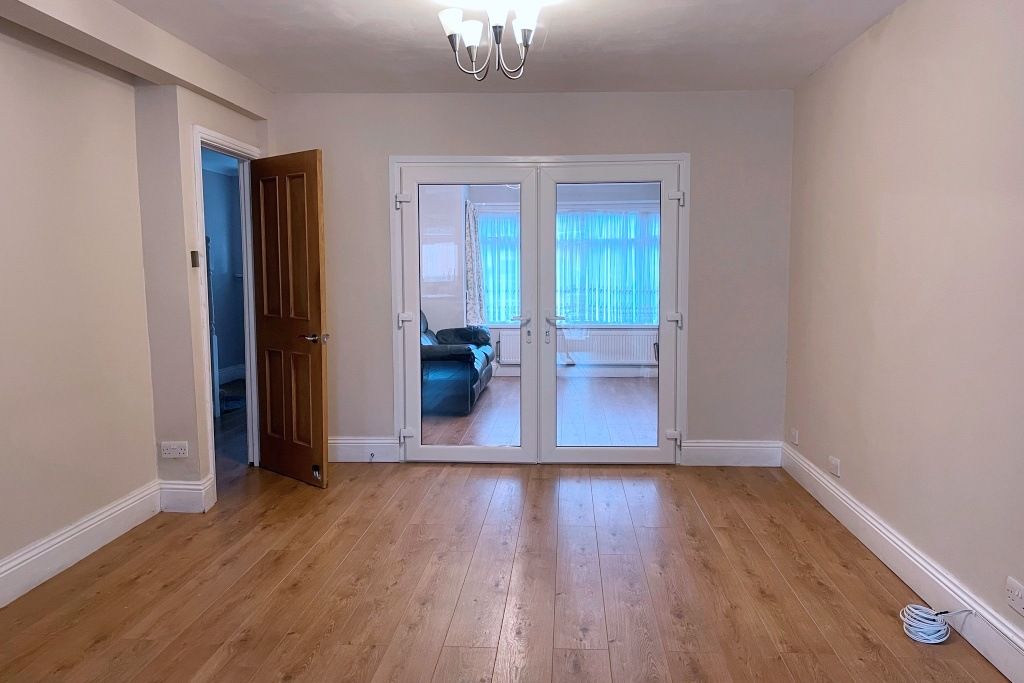 Property photo 3 of 12 Gallery