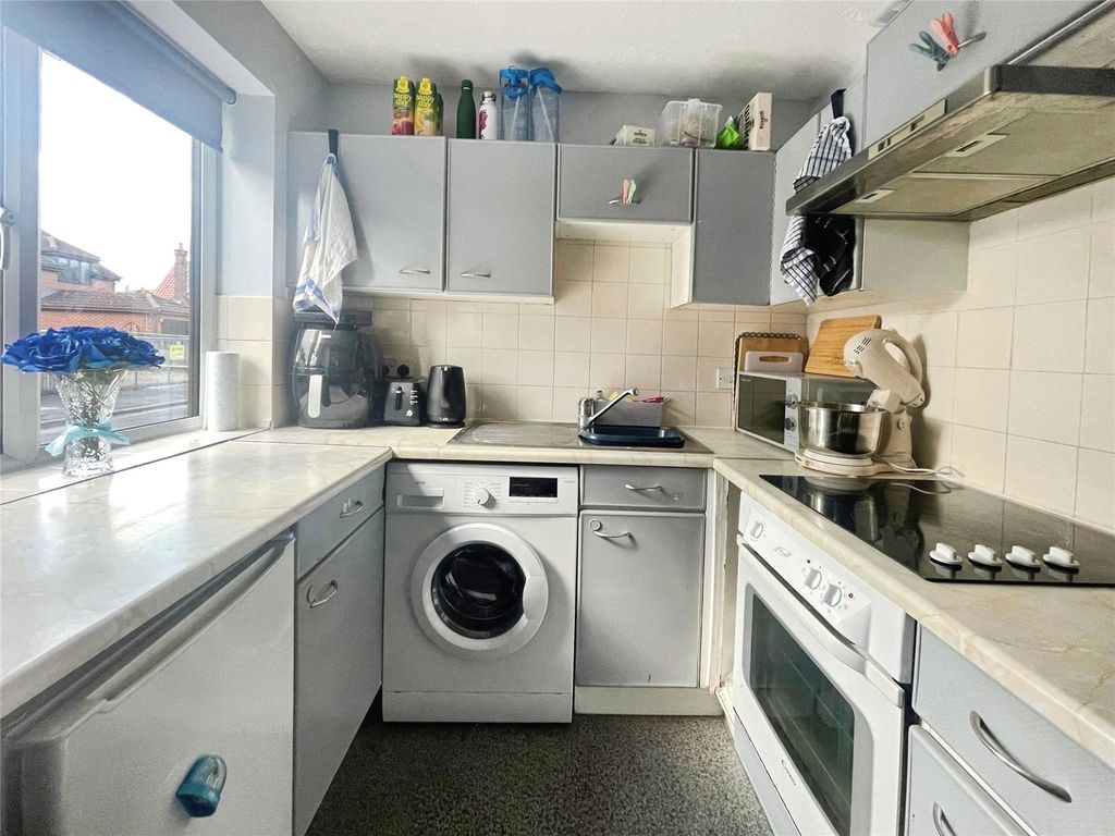 Property photo 3 of 6 Kitchen