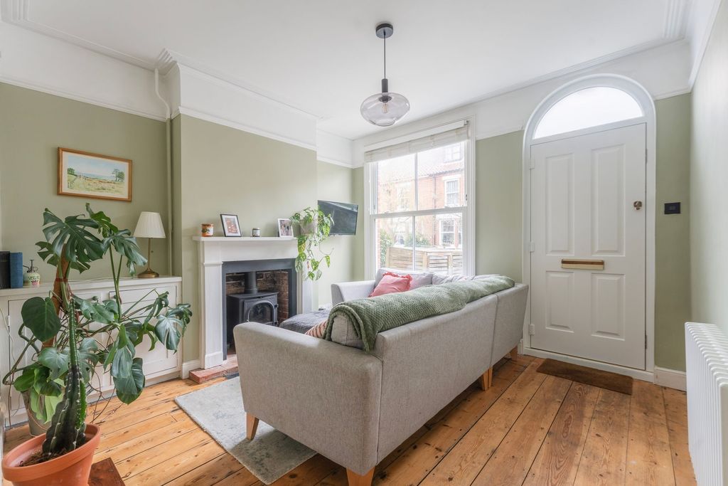 Property photo 2 of 23