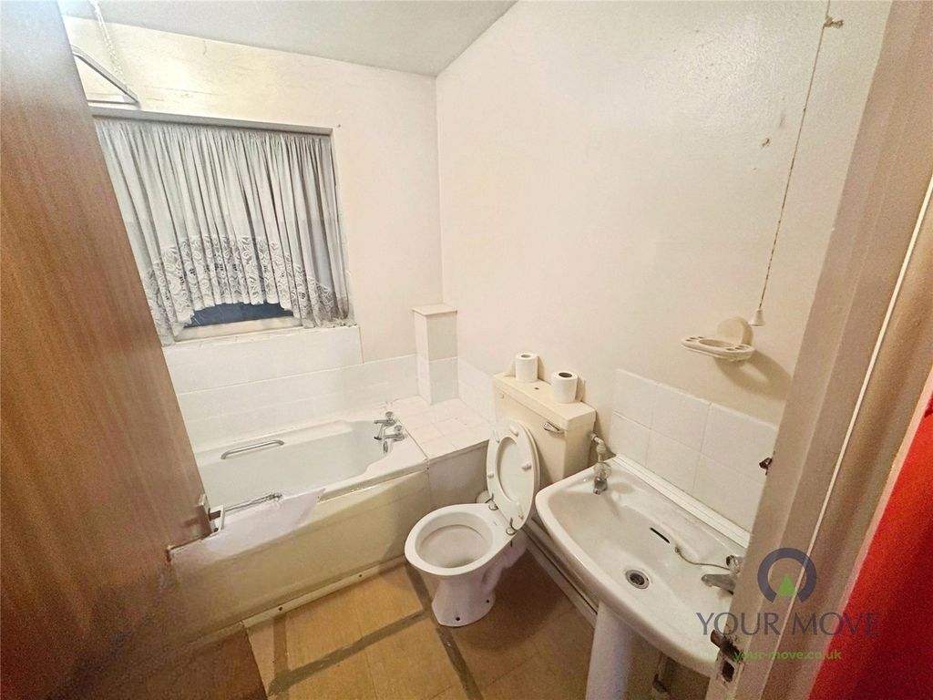 Property photo 2 of 12 Bathroom