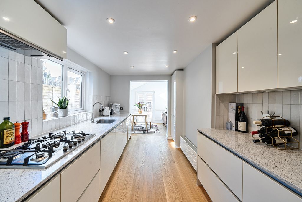 Property photo 2 of 18 1469957-10-6A1F04...