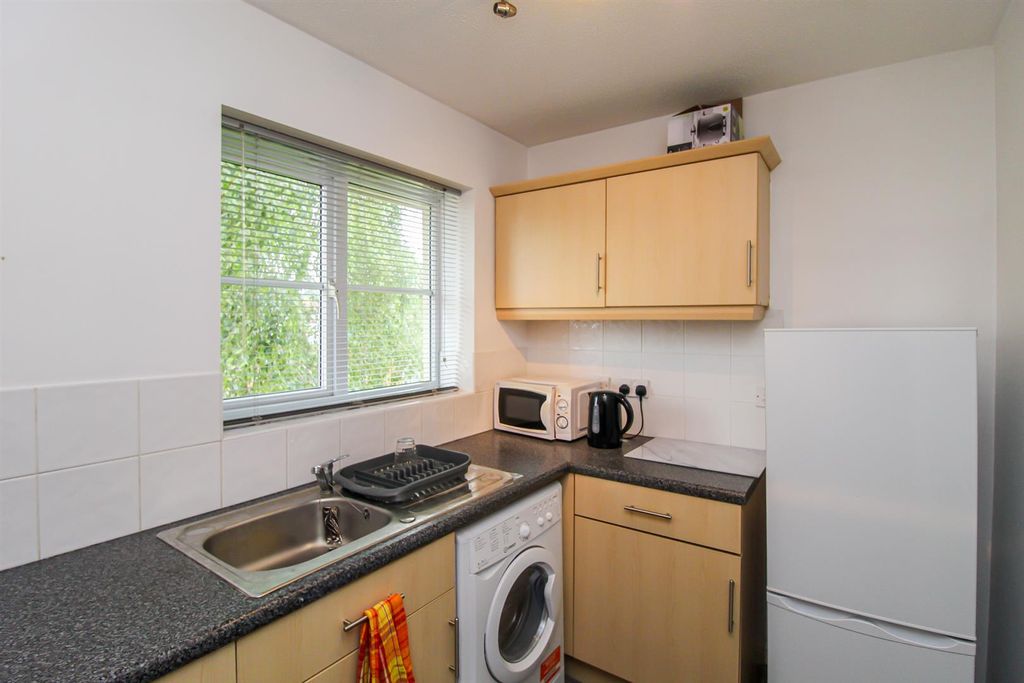 Property photo 3 of 7 Kitchen