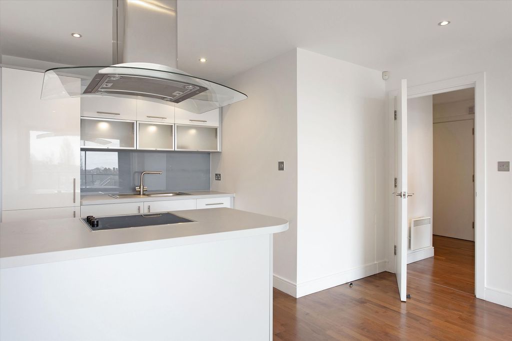 Property photo 2 of 14 Image